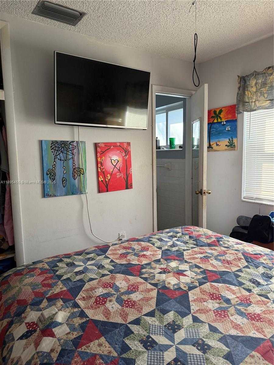 Small Image of 7508 FARRAGUT ST, Hollywood Number 14