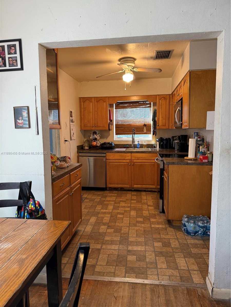 Small Image of 7508 FARRAGUT ST, Hollywood Number 4