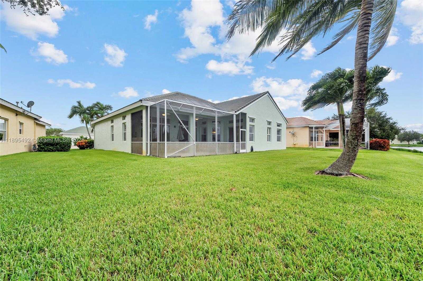 Small Image of 172 NORTH WEST MAGNOLIA LAKES BLVD, Port St. Lucie Number 29