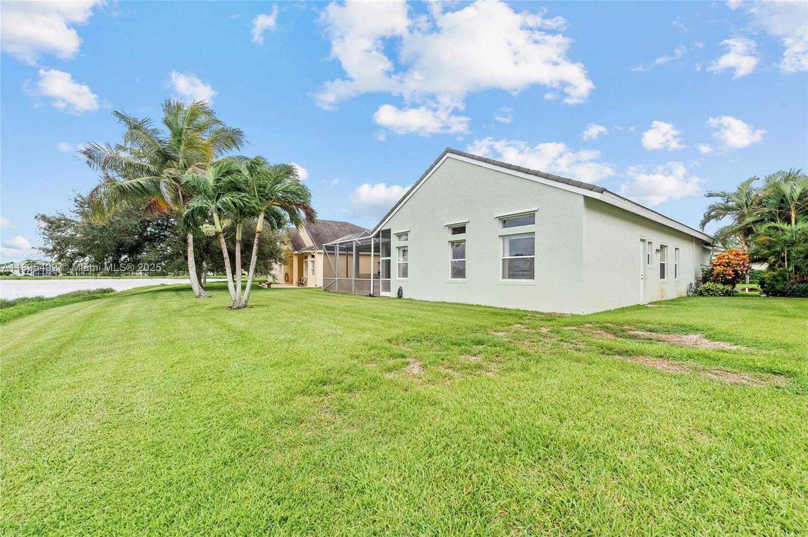 Small Image of 172 NORTH WEST MAGNOLIA LAKES BLVD, Port St. Lucie Number 31