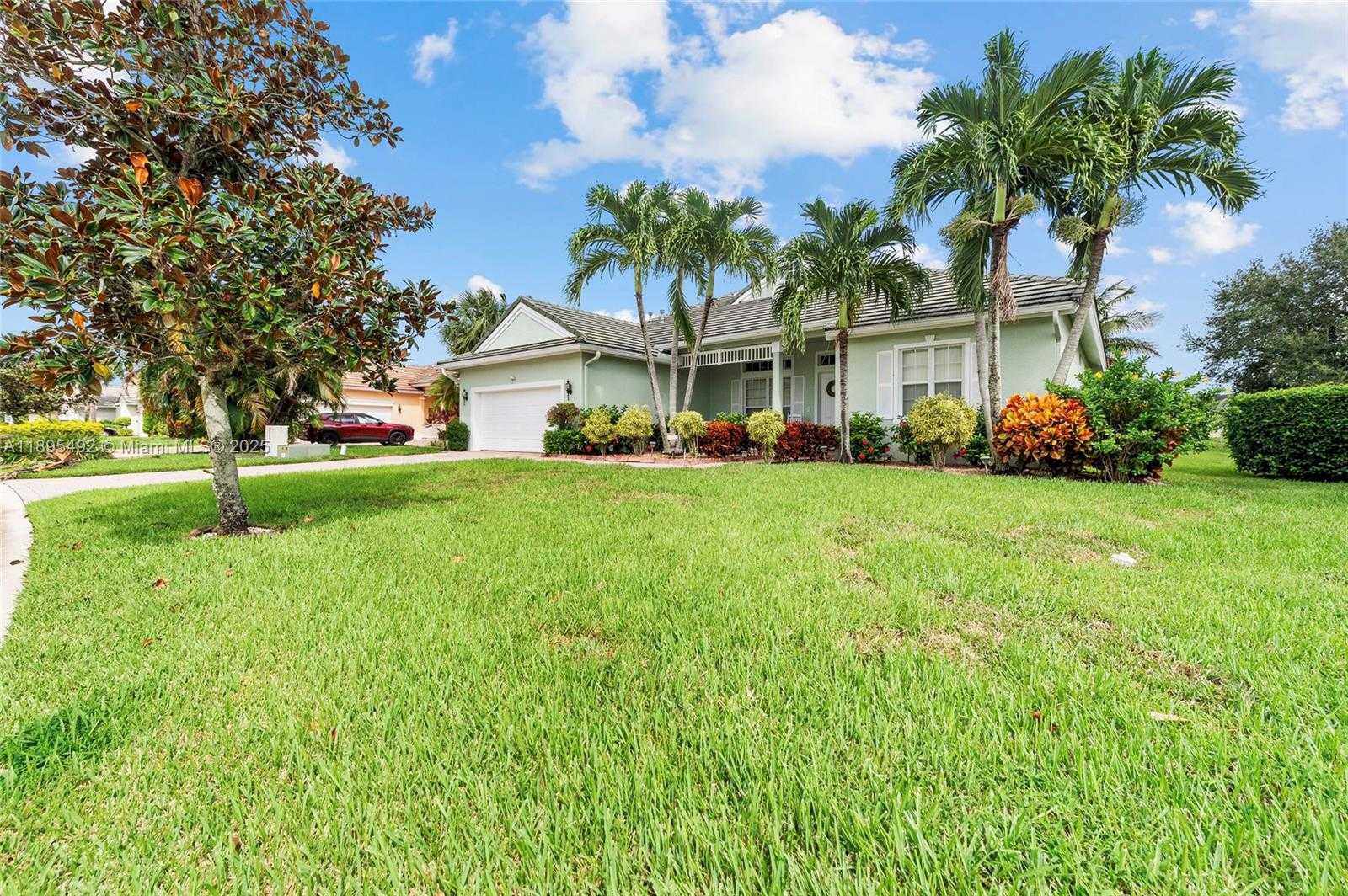 Small Image of 172 NORTH WEST MAGNOLIA LAKES BLVD, Port St. Lucie Number 33