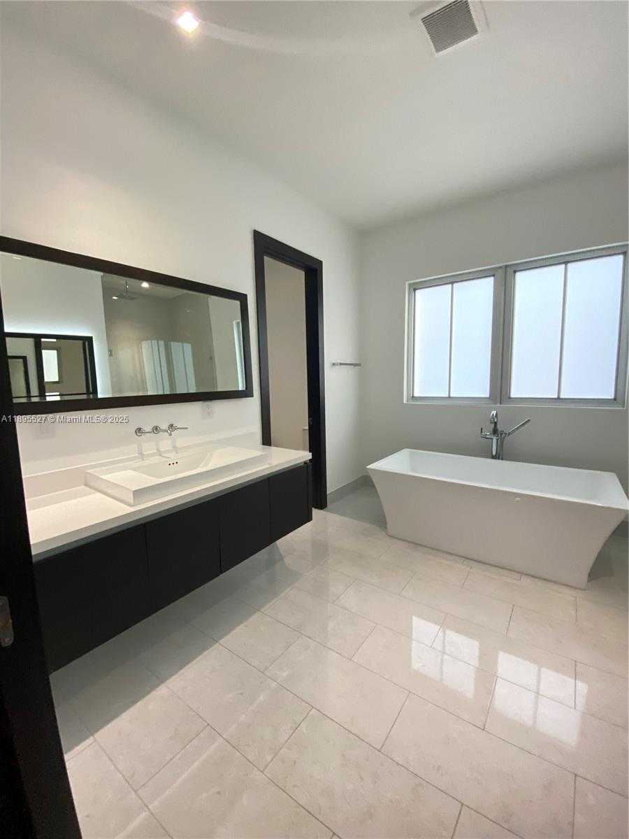 Small Image of 8255 NORTH WEST 34TH ST, Doral Number 16