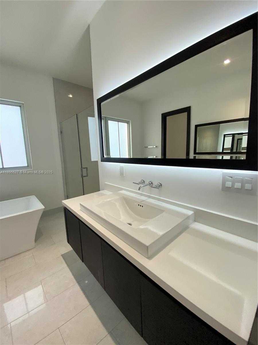 Small Image of 8255 NORTH WEST 34TH ST, Doral Number 17