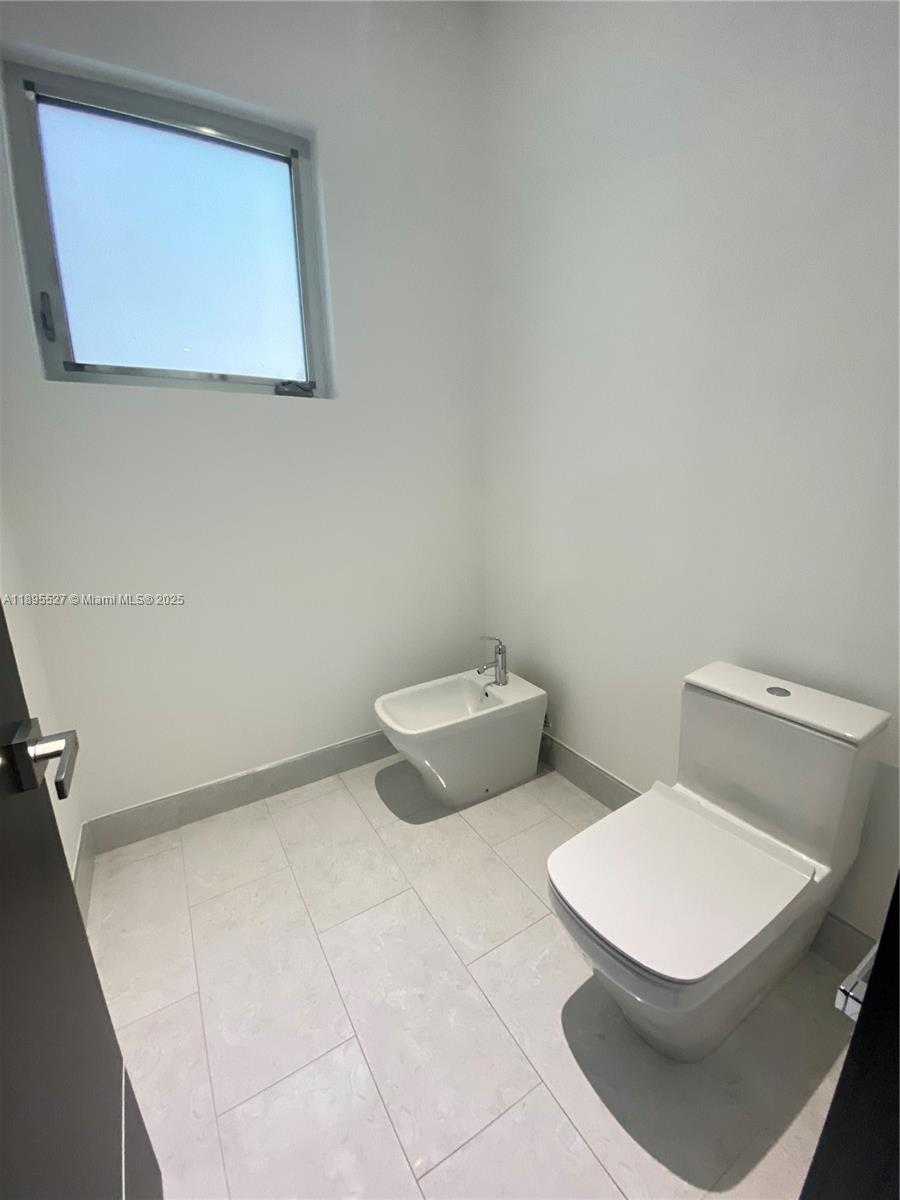 Small Image of 8255 NORTH WEST 34TH ST, Doral Number 18