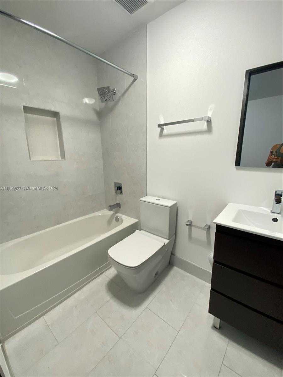 Small Image of 8255 NORTH WEST 34TH ST, Doral Number 20