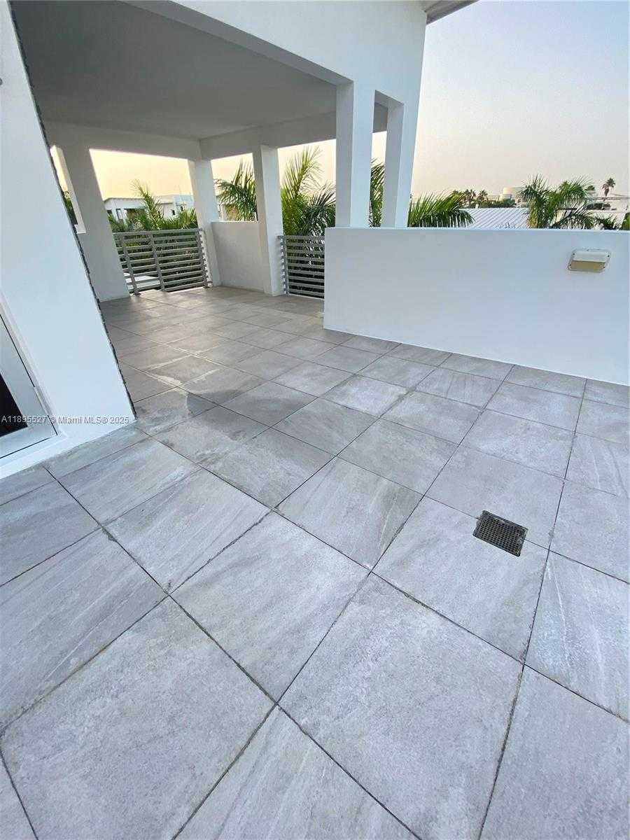 Small Image of 8255 NORTH WEST 34TH ST, Doral Number 21