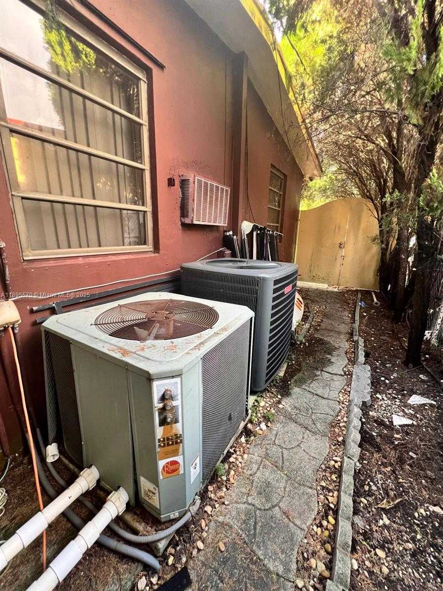 Small Image of 11000 SOUTH WEST 43RD LN, Miami Number 15