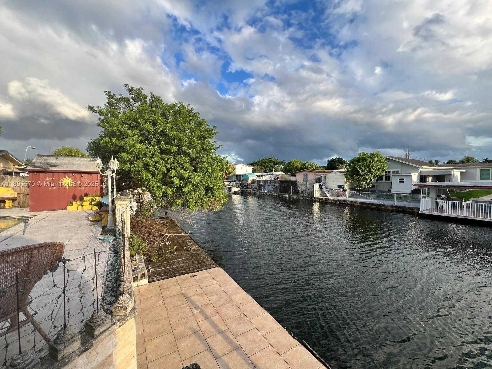 Small Image of 11000 SOUTH WEST 43RD LN, Miami Number 17