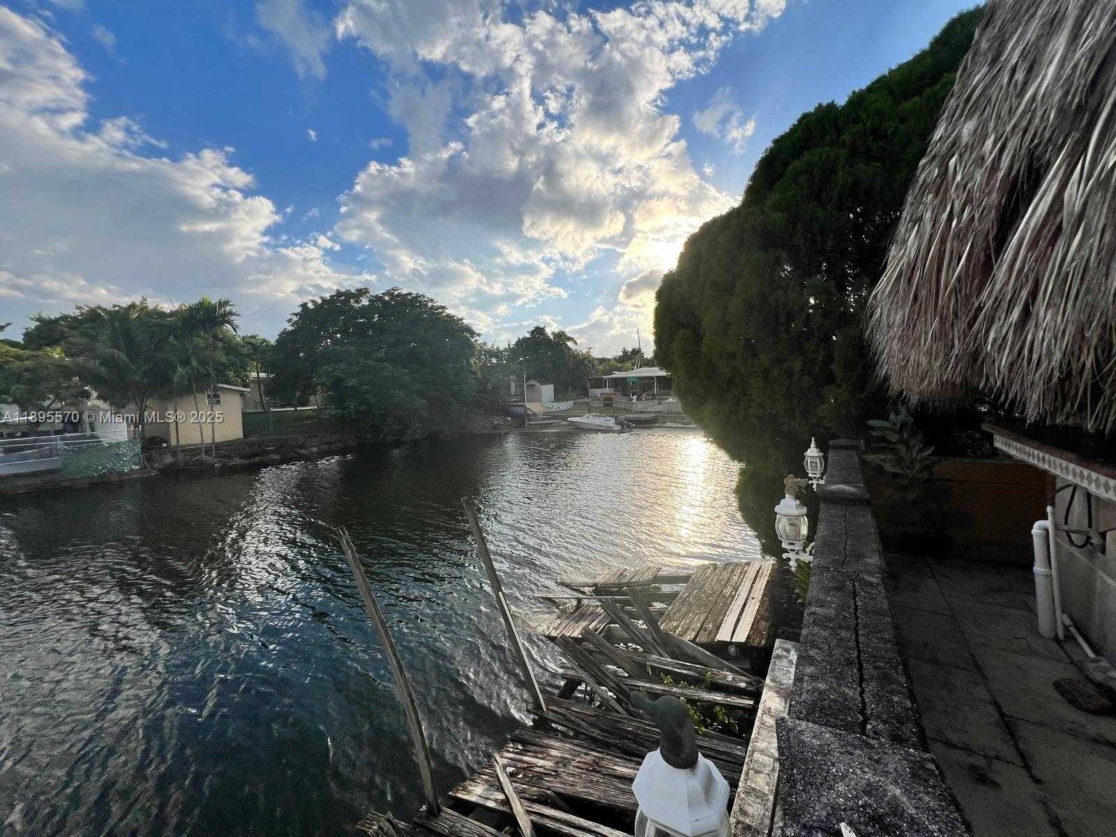 Small Image of 11000 SOUTH WEST 43RD LN, Miami Number 18