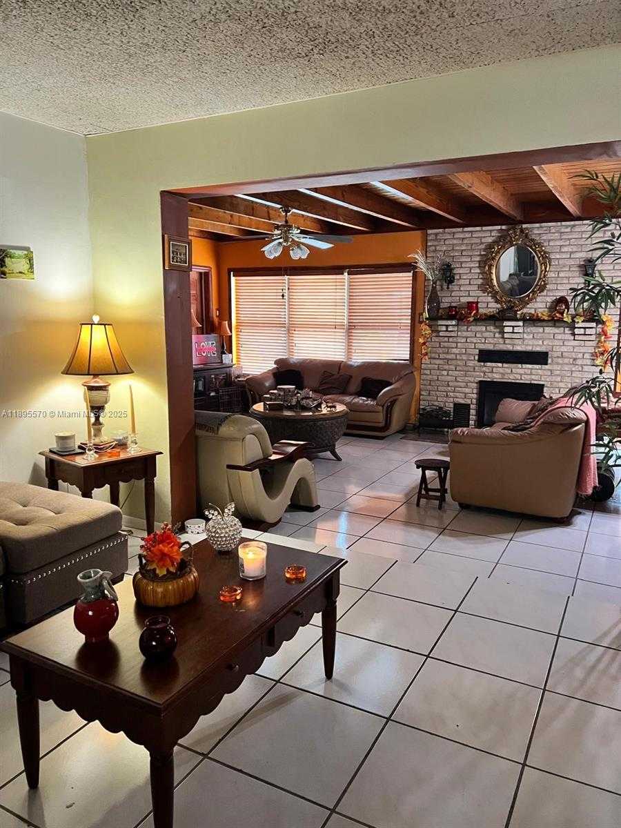 Small Image of 11000 SOUTH WEST 43RD LN, Miami Number 4
