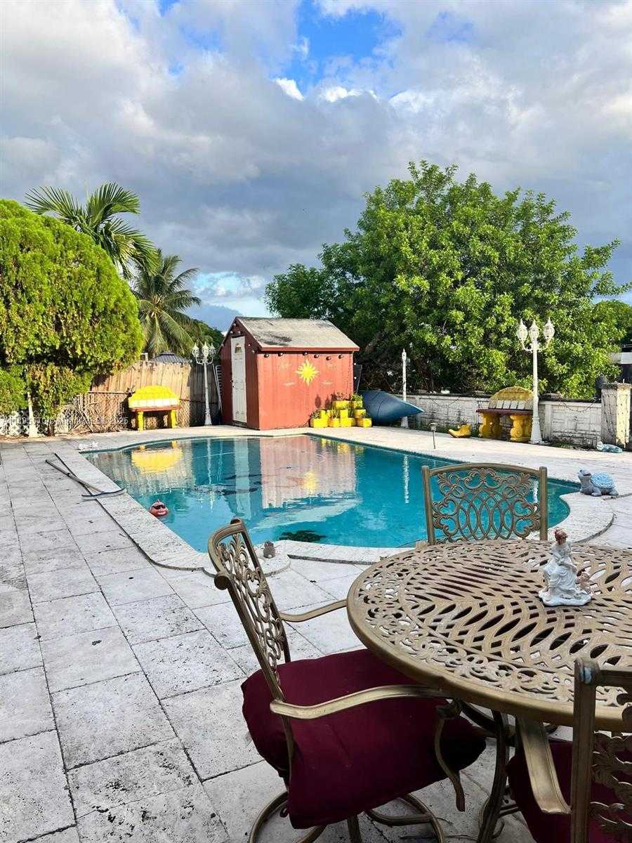 Small Image of 11000 SOUTH WEST 43RD LN, Miami Number 9