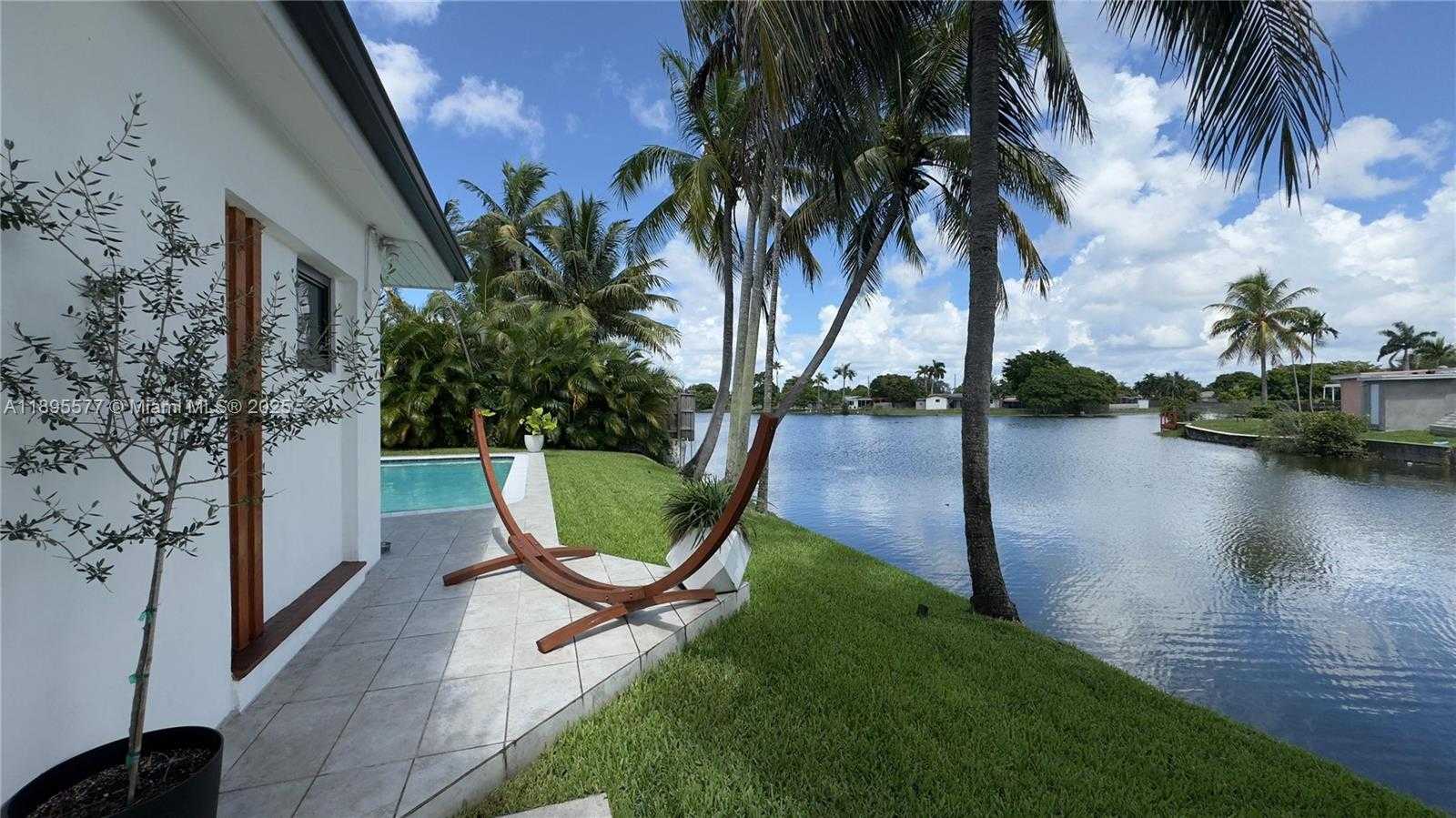 Small Image of 6705 FICUS DR, Miramar Number 3