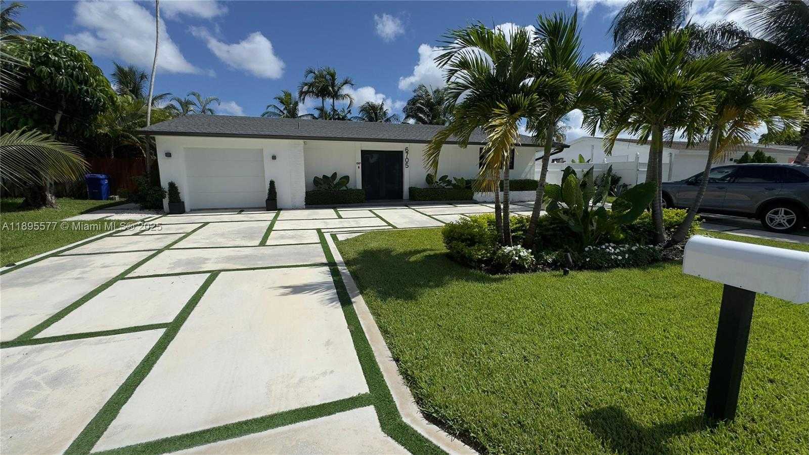 Small Image of 6705 FICUS DR, Miramar Number 4