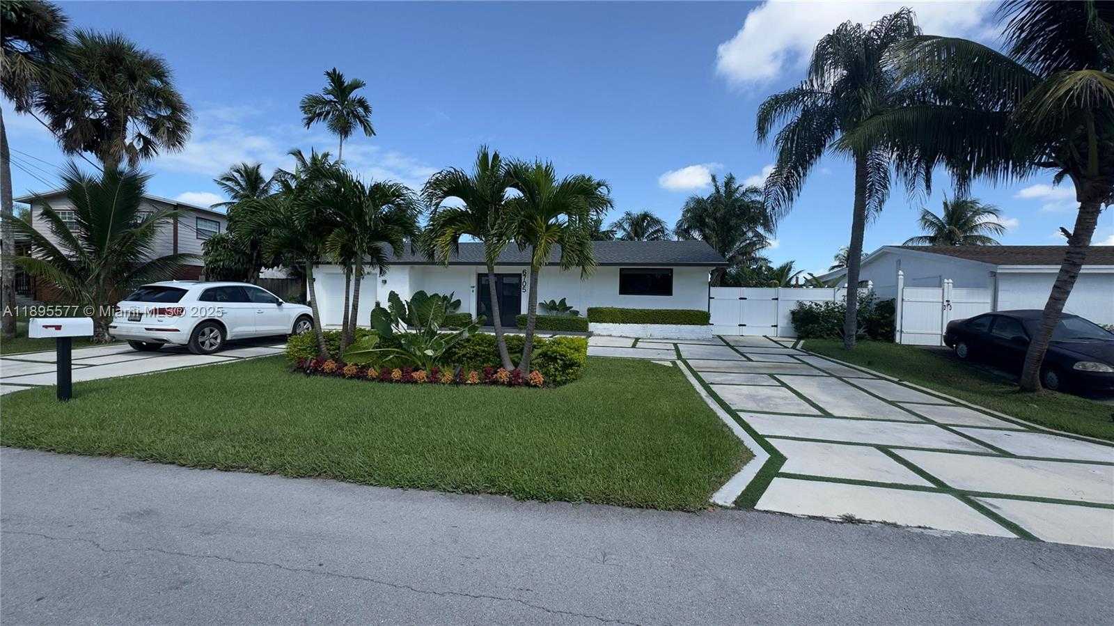 Small Image of 6705 FICUS DR, Miramar Number 5