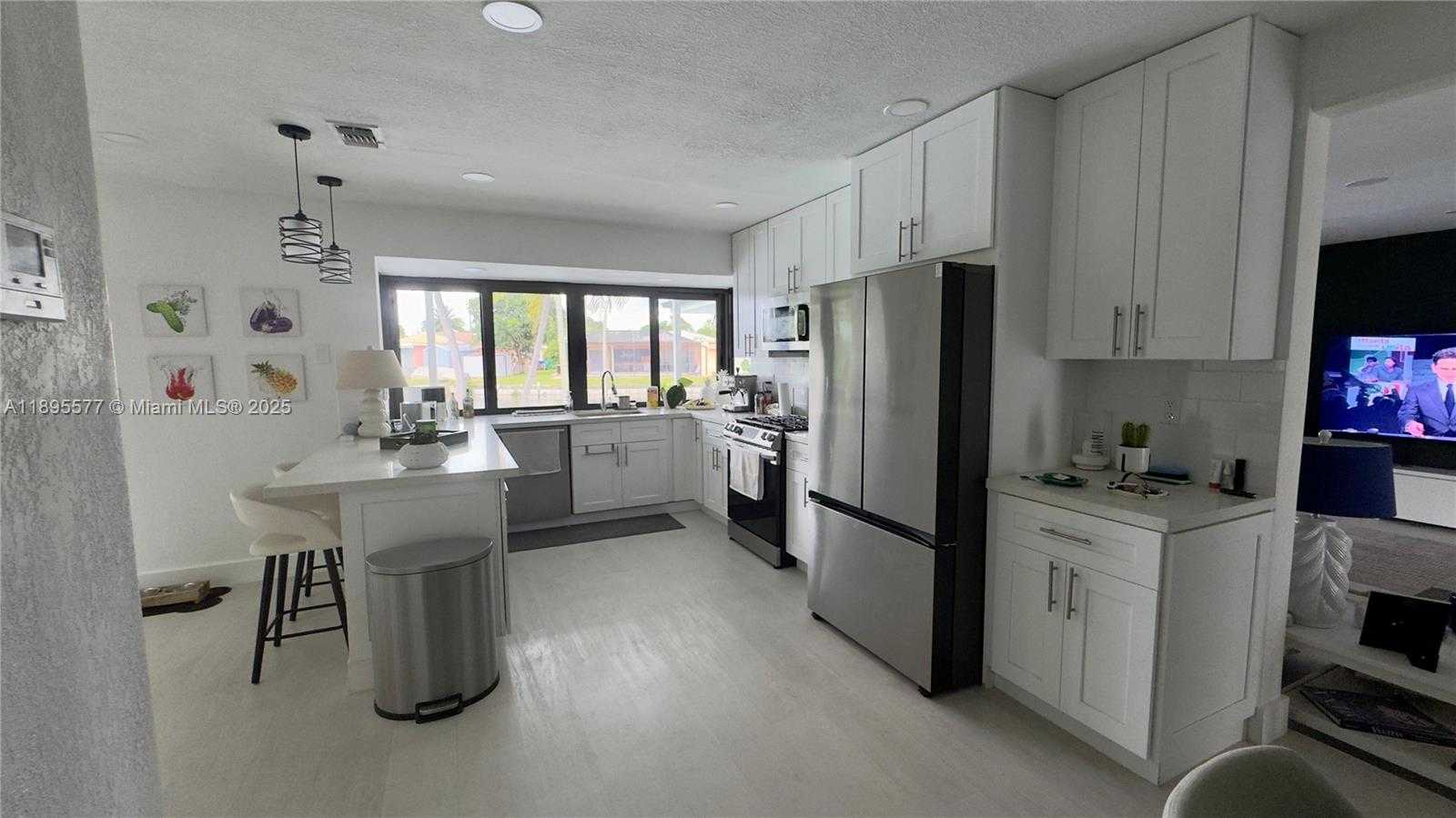 Small Image of 6705 FICUS DR, Miramar Number 6