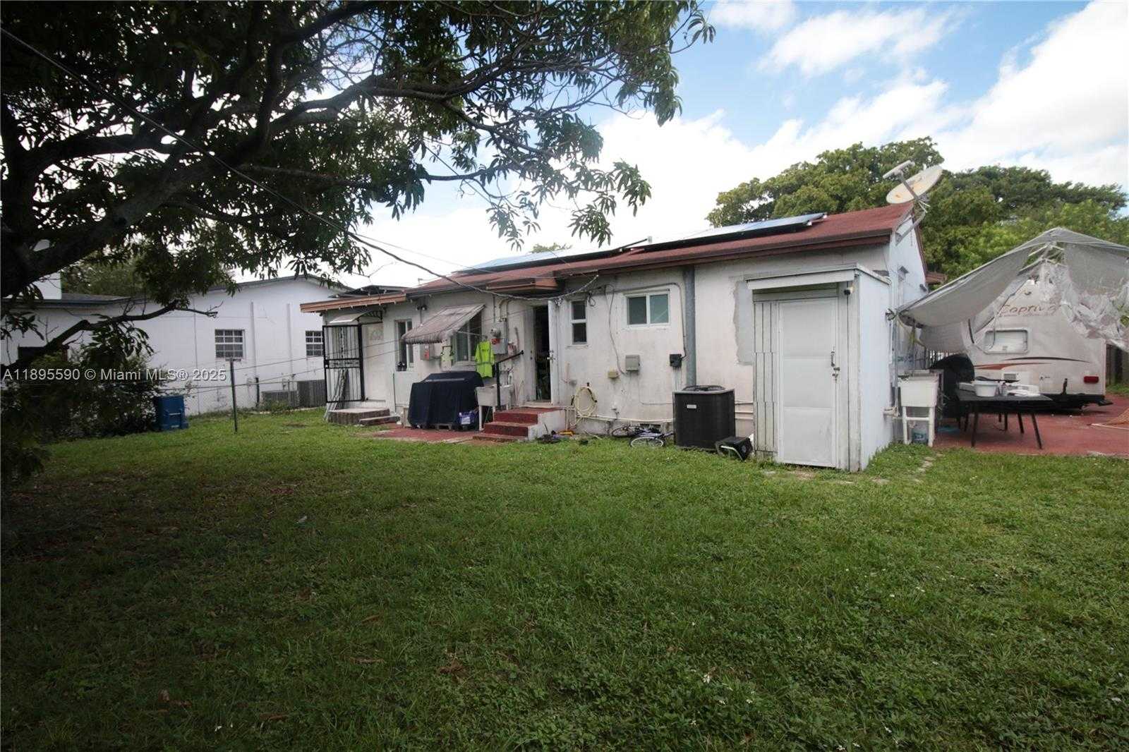 Small Image of 2830 NORTH WEST 66TH ST, Miami Number 10