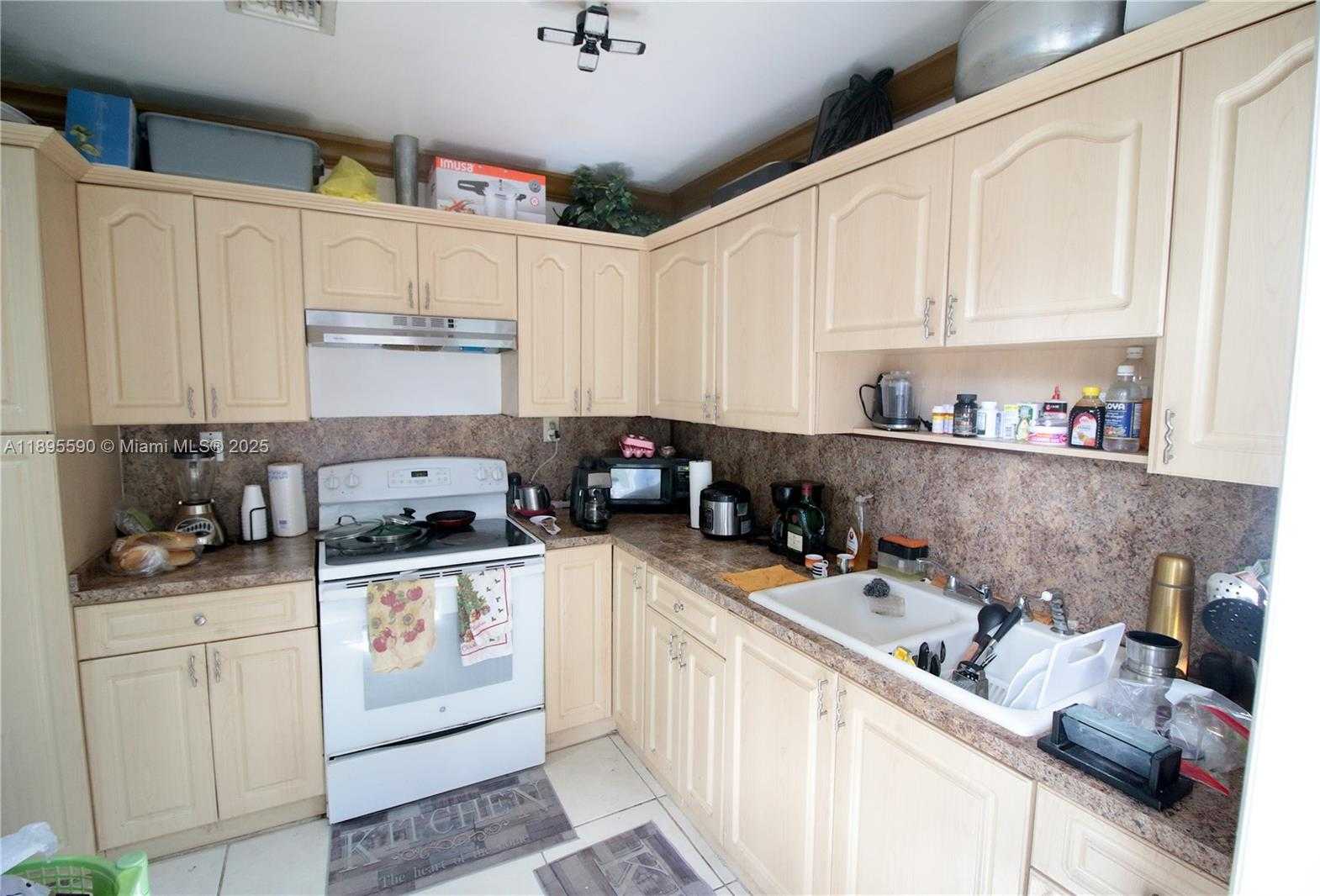 Small Image of 2830 NORTH WEST 66TH ST, Miami Number 25