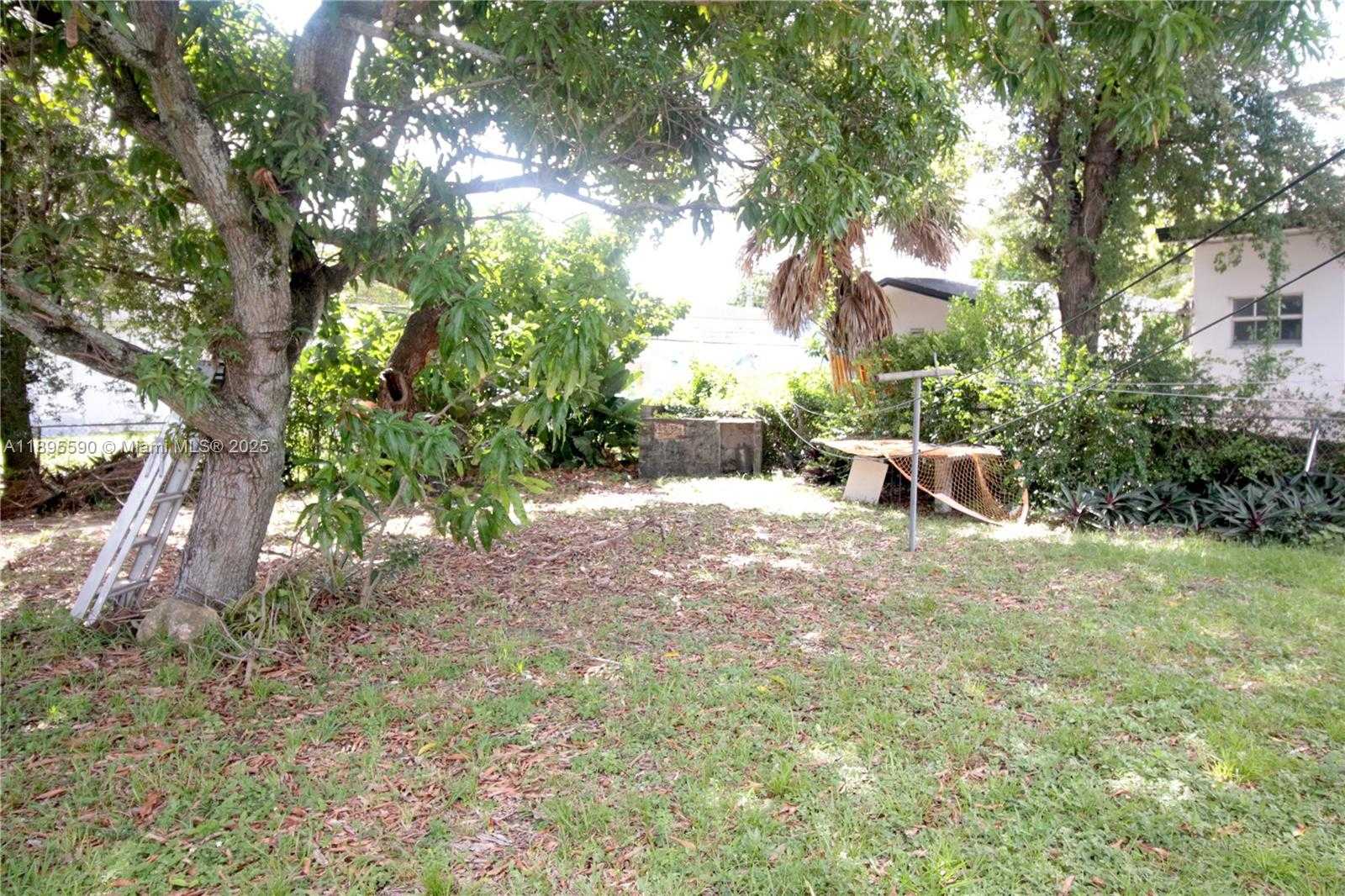 Small Image of 2830 NORTH WEST 66TH ST, Miami Number 3