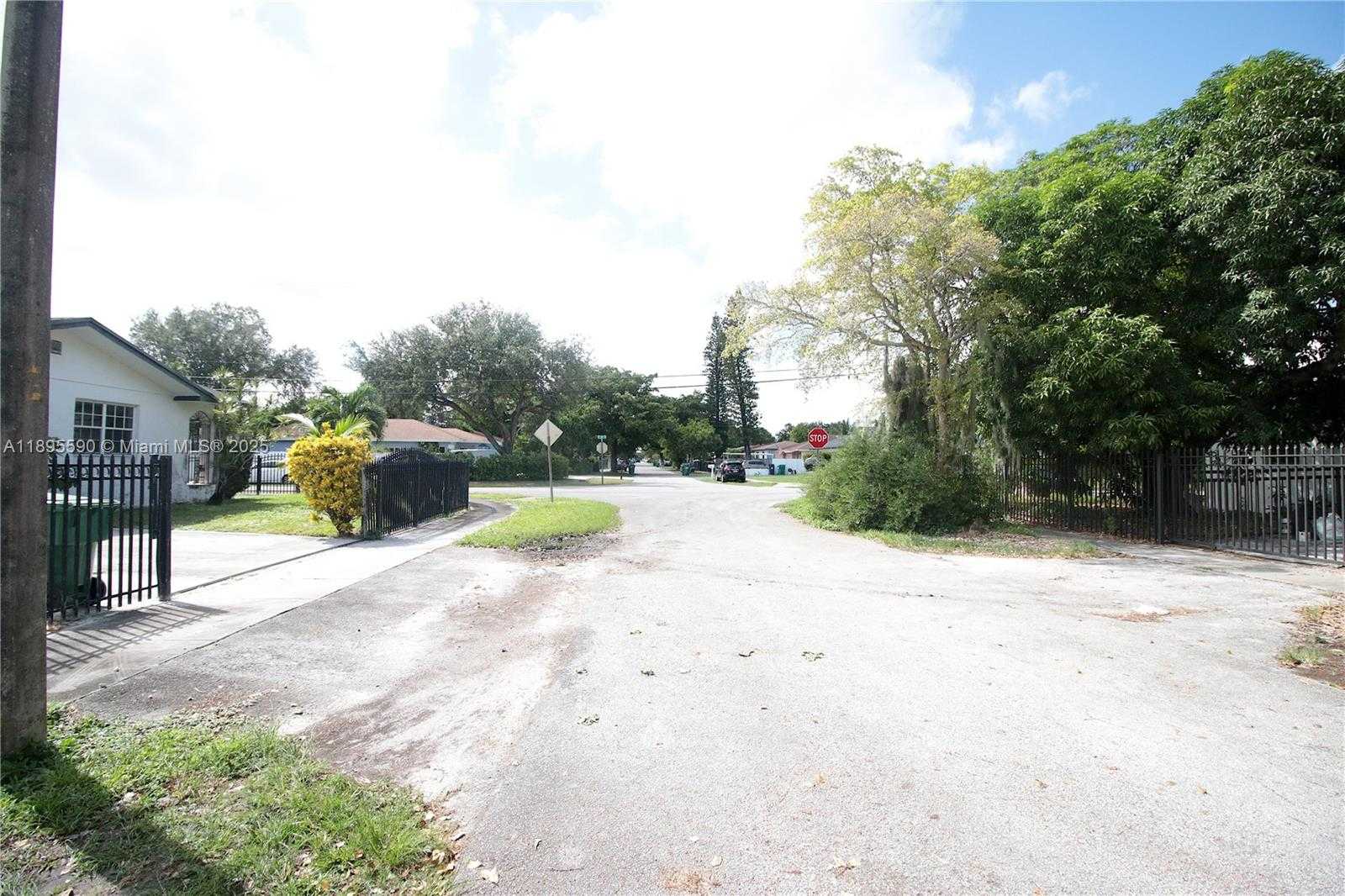 Small Image of 2830 NORTH WEST 66TH ST, Miami Number 58
