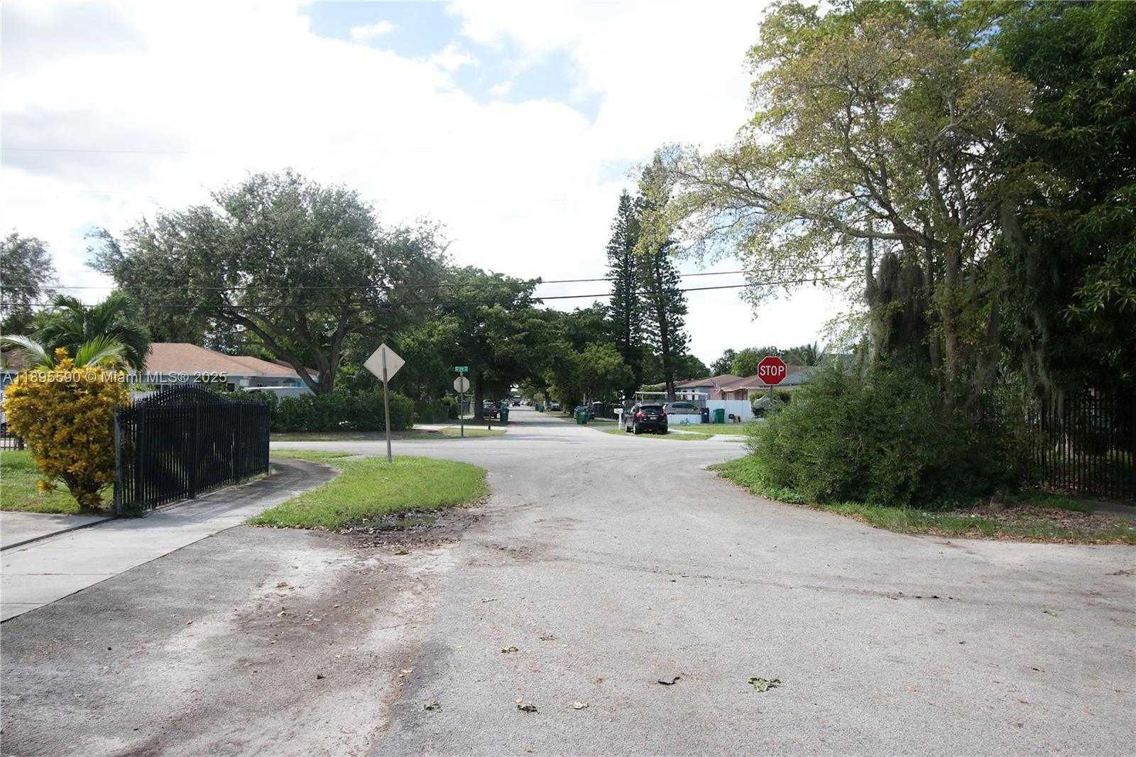 Small Image of 2830 NORTH WEST 66TH ST, Miami Number 59