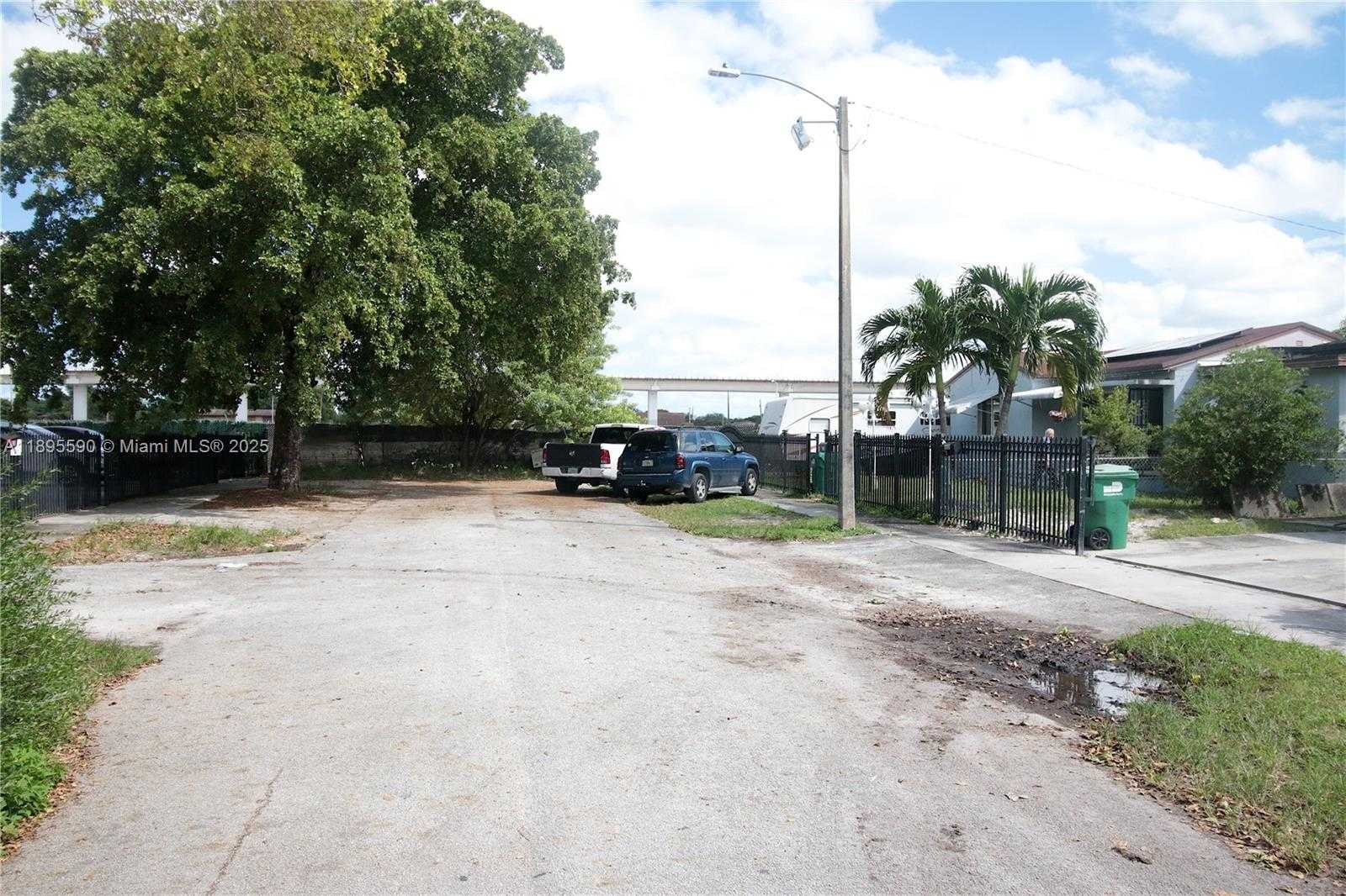 Small Image of 2830 NORTH WEST 66TH ST, Miami Number 60