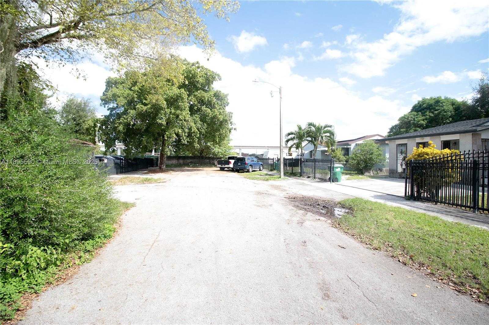 Small Image of 2830 NORTH WEST 66TH ST, Miami Number 61