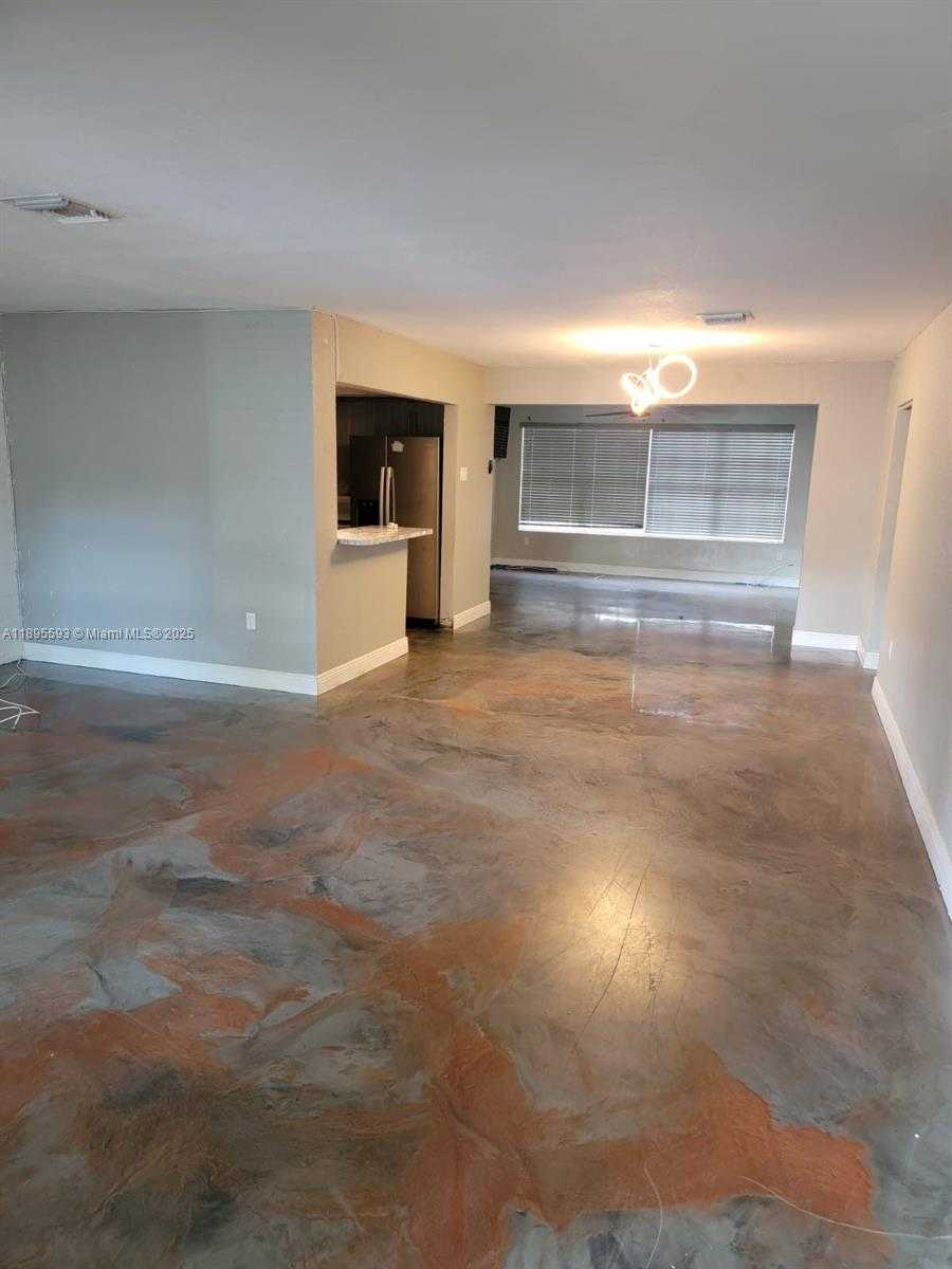 Small Image of 7773 BILTMORE BLVD, Miramar Number 2