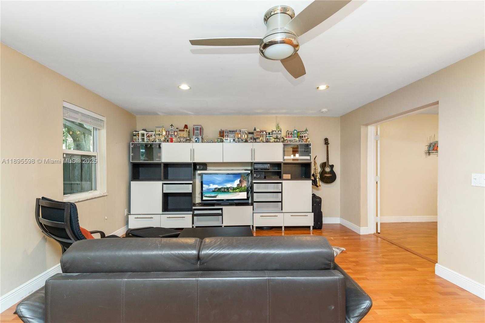 Small Image of 1226 NORTH WEST 170TH TER, Pembroke Pines Number 13