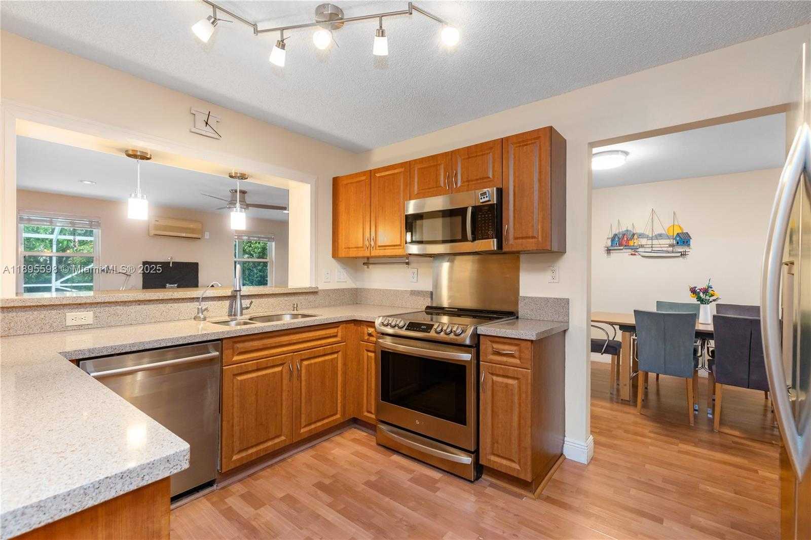 Small Image of 1226 NORTH WEST 170TH TER, Pembroke Pines Number 8