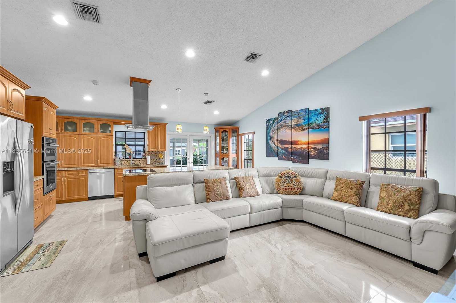 Small Image of 9110 SOUTH LAKE MIRAMAR CIR, Miramar Number 10