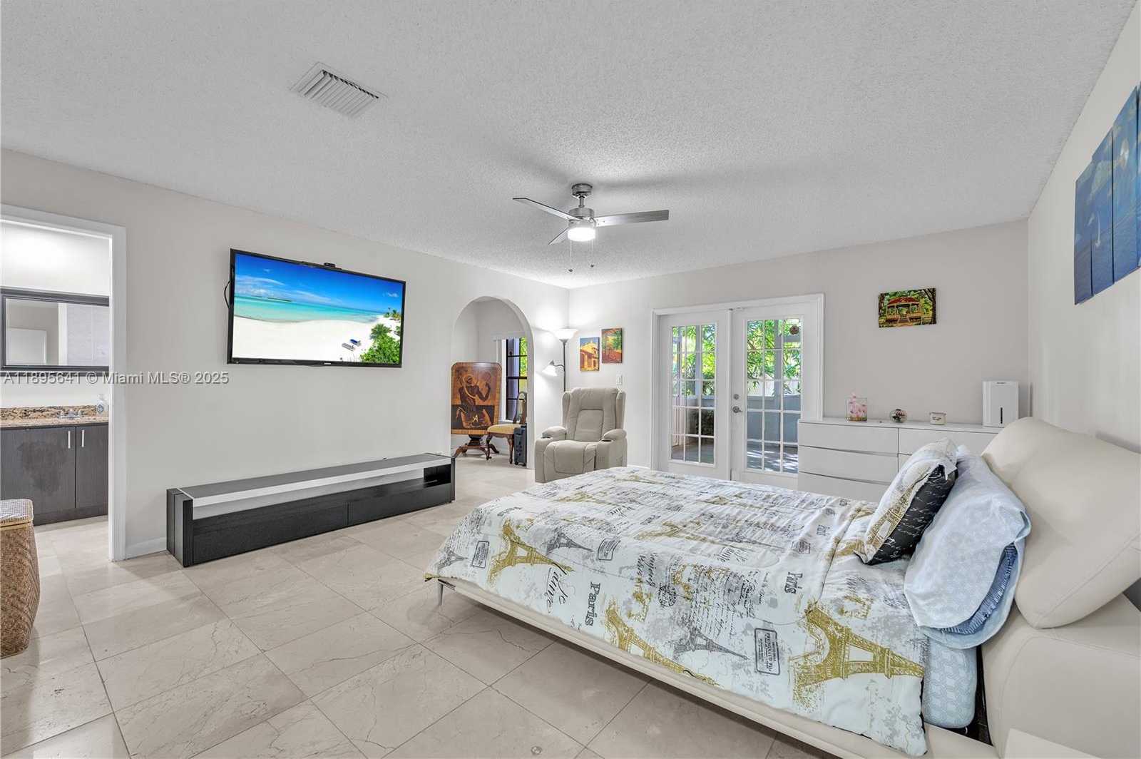 Small Image of 9110 SOUTH LAKE MIRAMAR CIR, Miramar Number 11