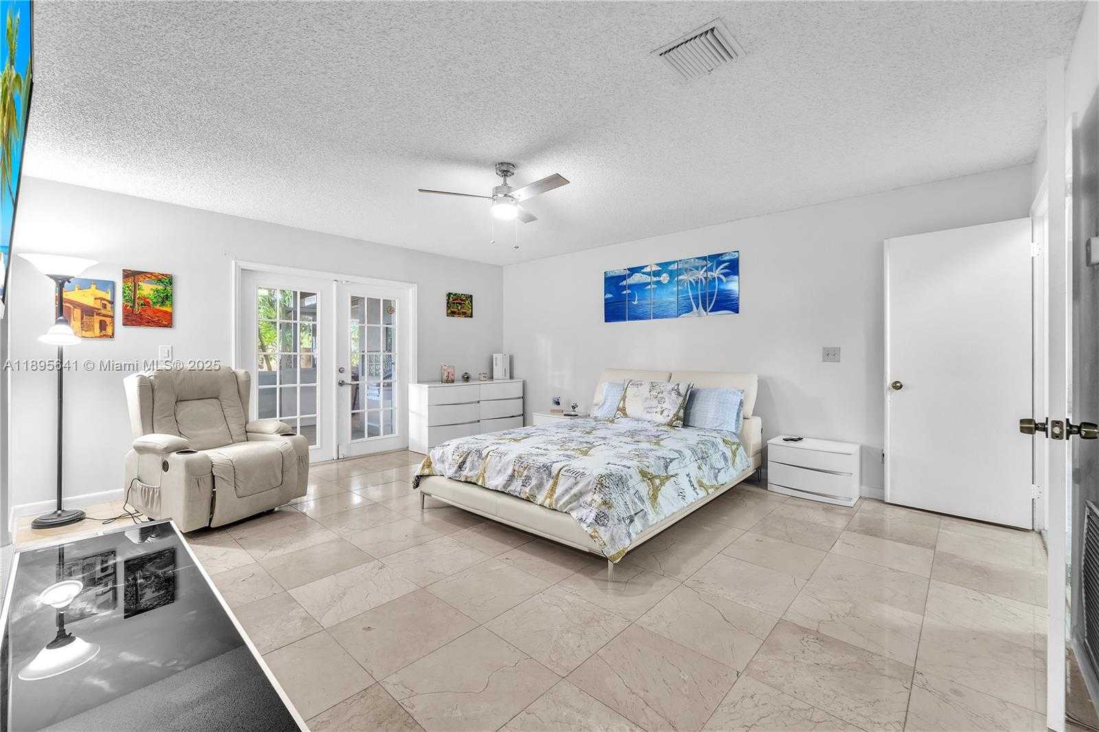 Small Image of 9110 SOUTH LAKE MIRAMAR CIR, Miramar Number 12
