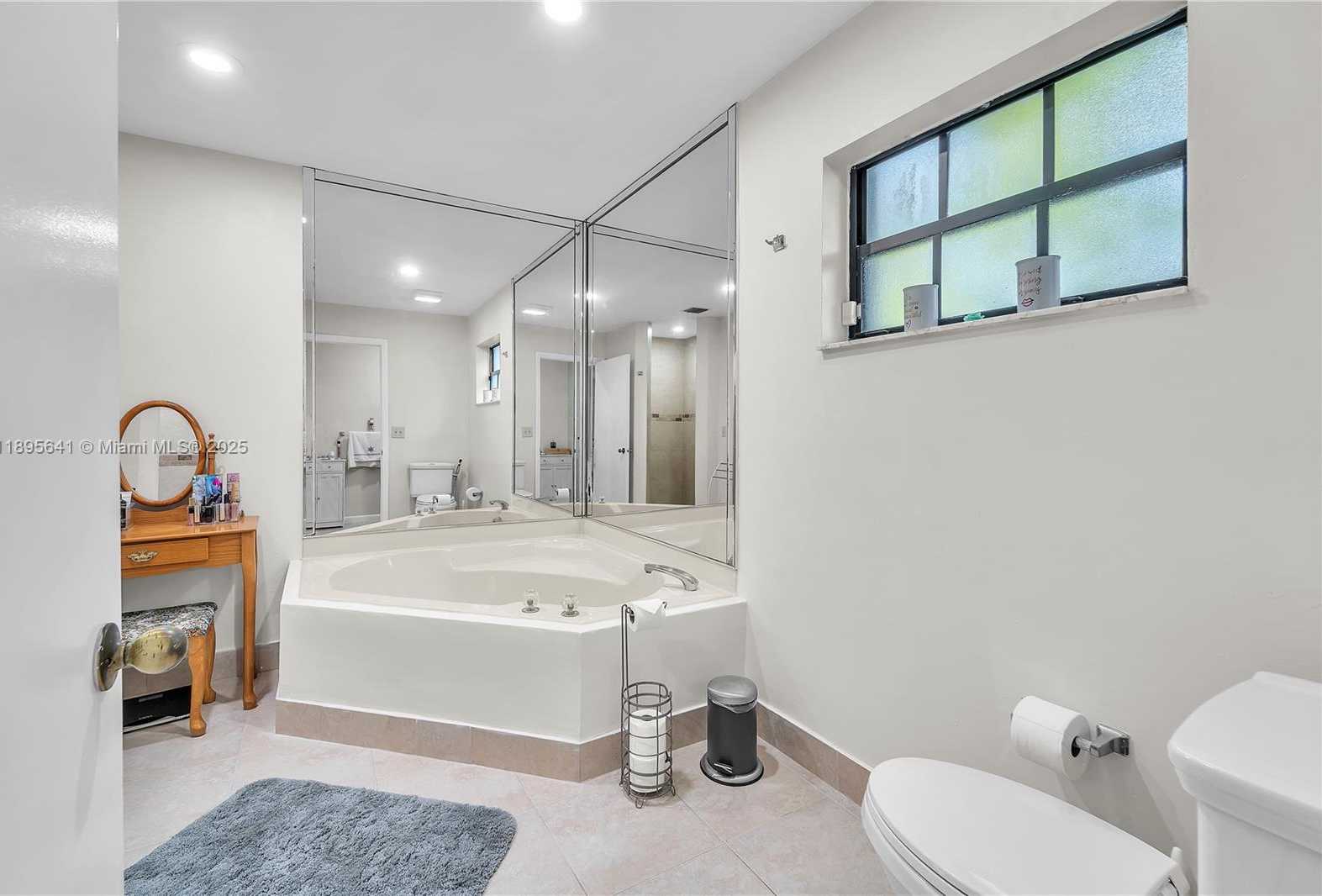 Small Image of 9110 SOUTH LAKE MIRAMAR CIR, Miramar Number 13