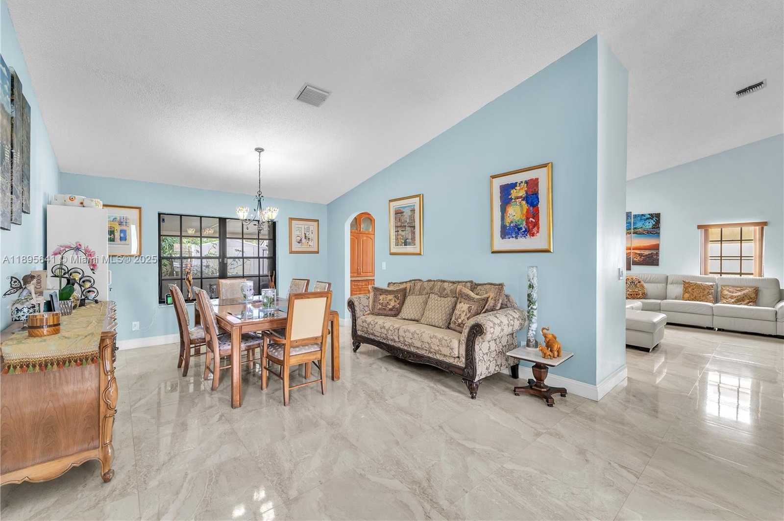 Small Image of 9110 SOUTH LAKE MIRAMAR CIR, Miramar Number 17