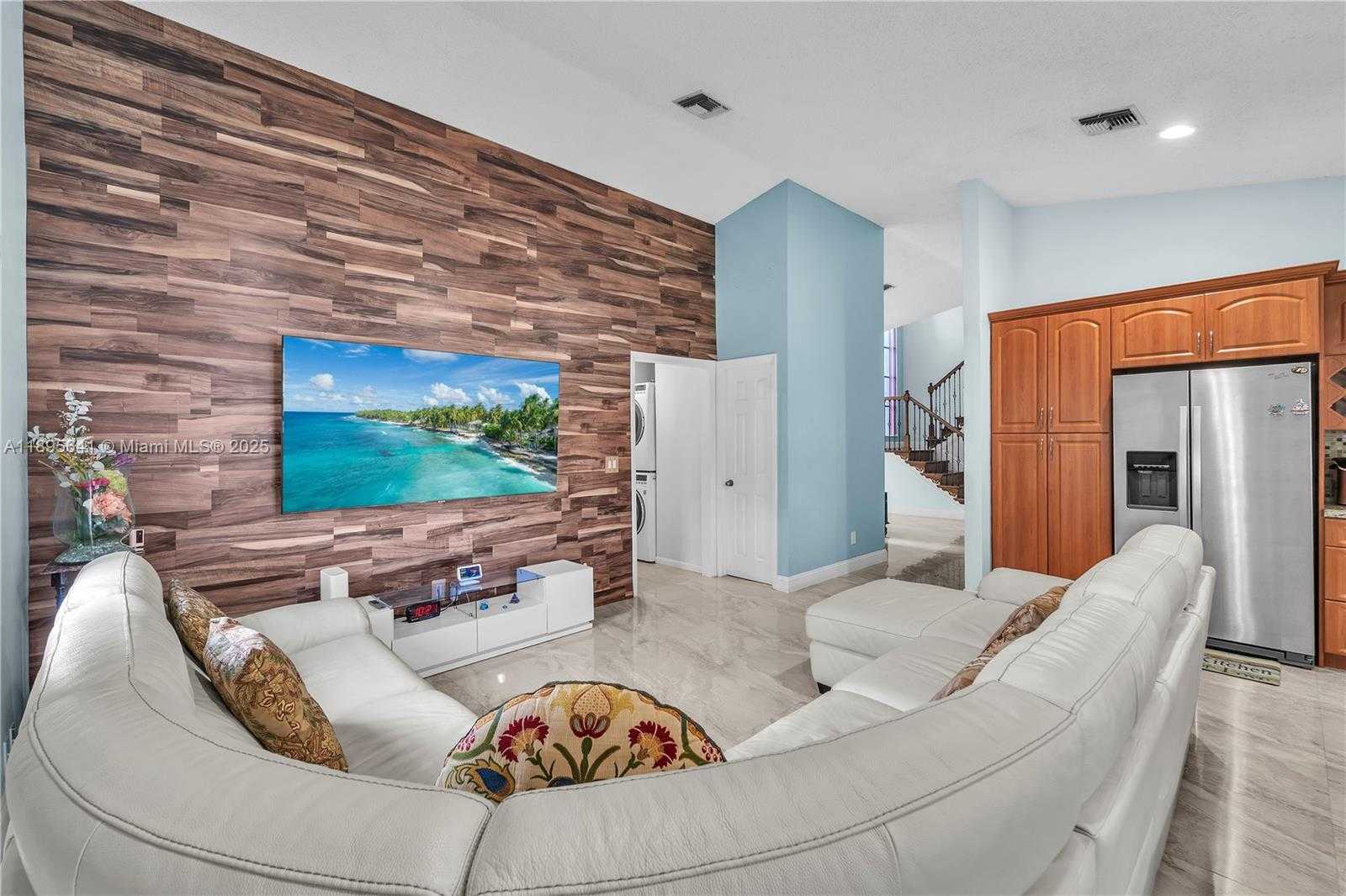 Small Image of 9110 SOUTH LAKE MIRAMAR CIR, Miramar Number 2