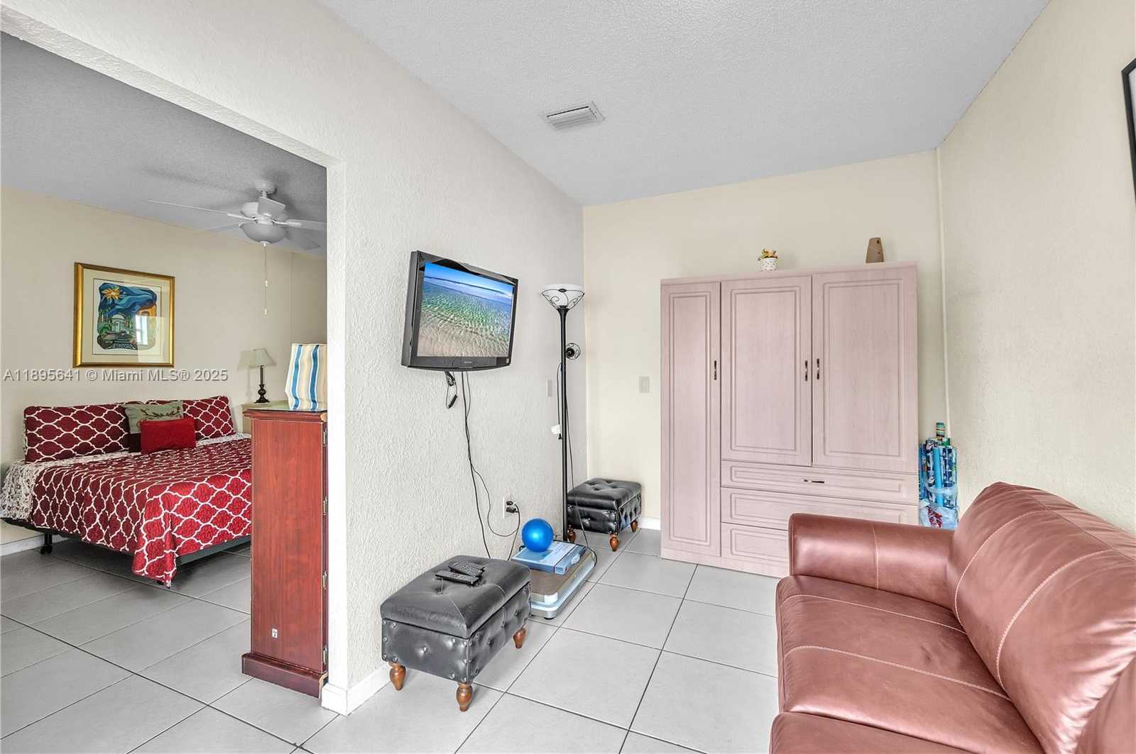 Small Image of 9110 SOUTH LAKE MIRAMAR CIR, Miramar Number 21