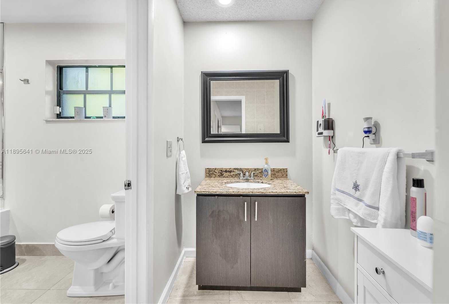 Small Image of 9110 SOUTH LAKE MIRAMAR CIR, Miramar Number 23