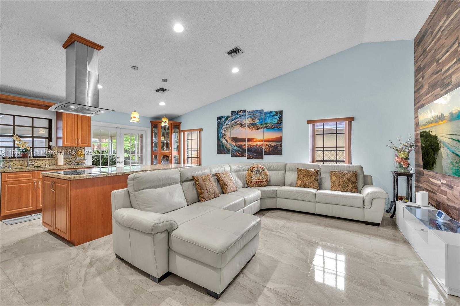 Small Image of 9110 SOUTH LAKE MIRAMAR CIR, Miramar Number 3