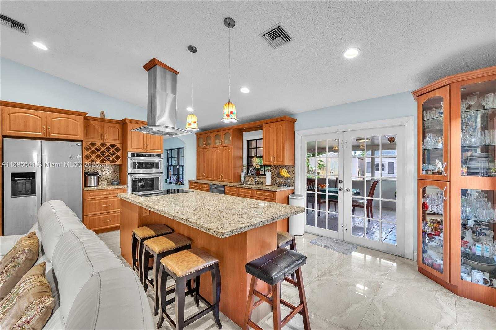 Small Image of 9110 SOUTH LAKE MIRAMAR CIR, Miramar Number 8