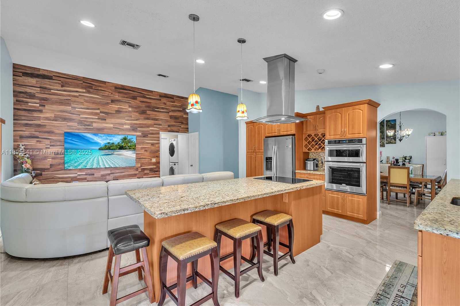 Small Image of 9110 SOUTH LAKE MIRAMAR CIR, Miramar Number 9