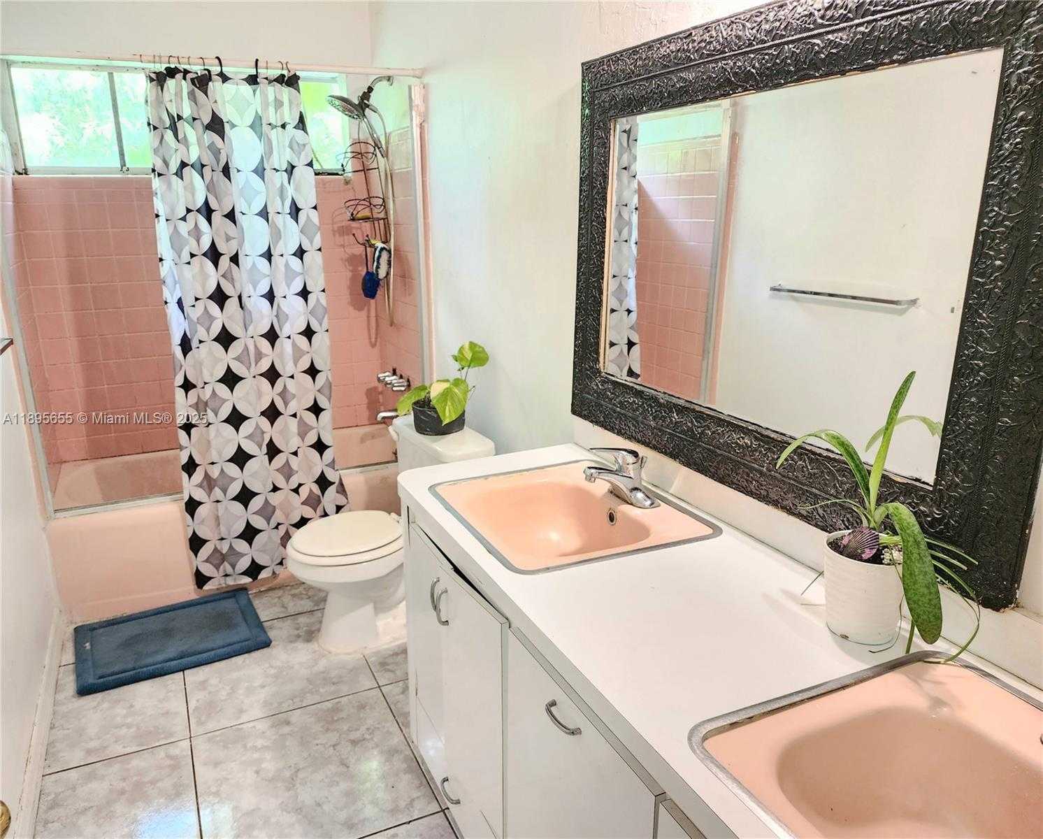 Small Image of 19700 NORTH WEST 3RD CT, Miami Gardens Number 10