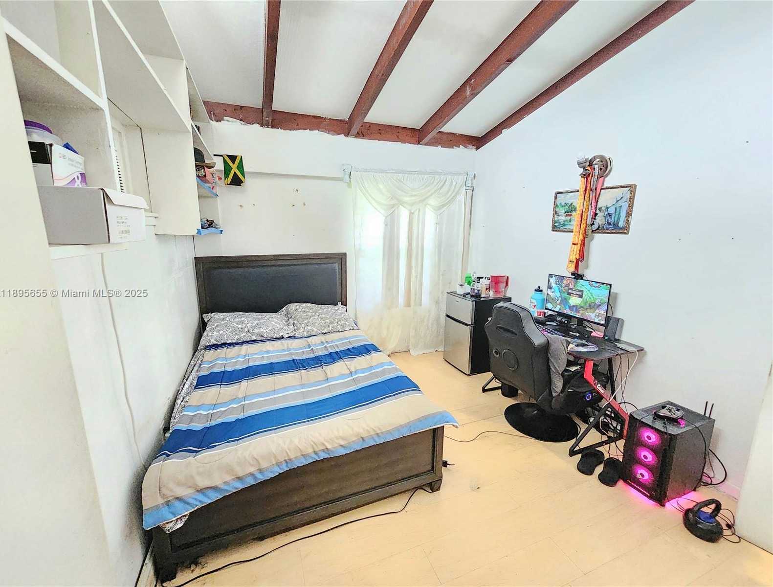 Small Image of 19700 NORTH WEST 3RD CT, Miami Gardens Number 11