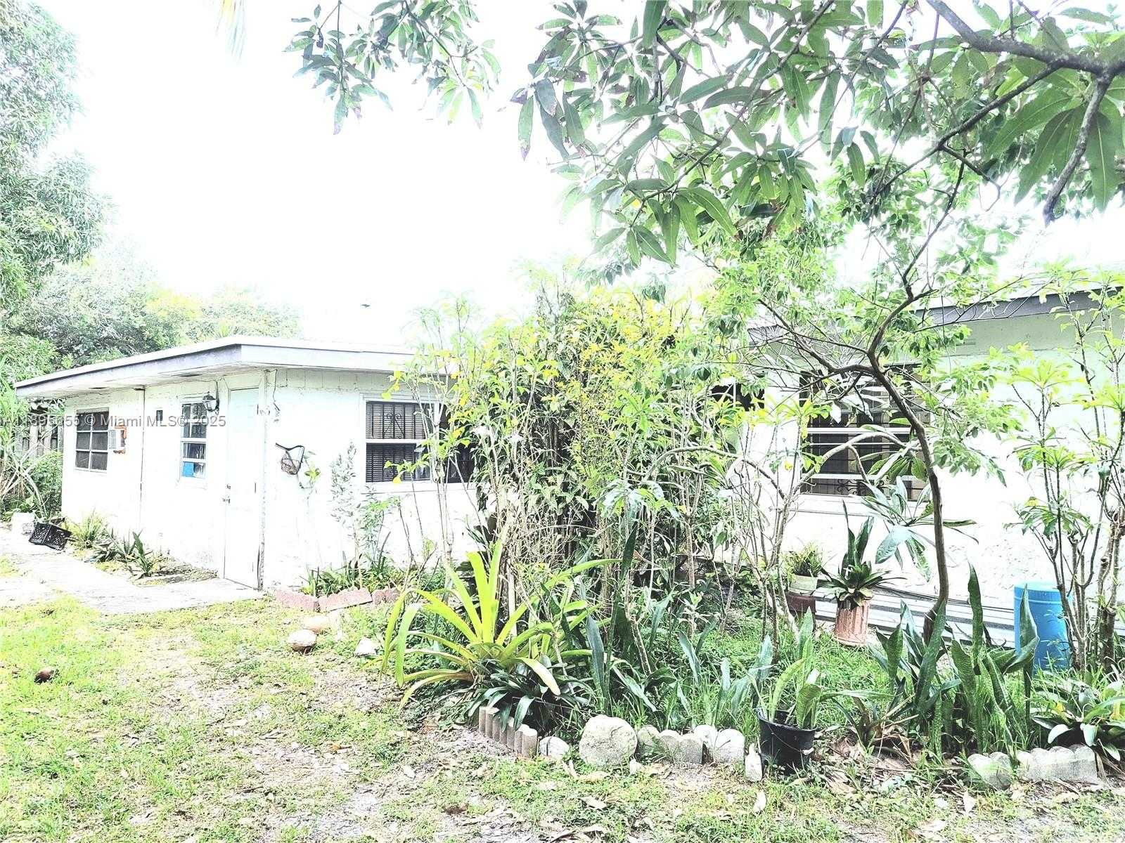 Small Image of 19700 NORTH WEST 3RD CT, Miami Gardens Number 15