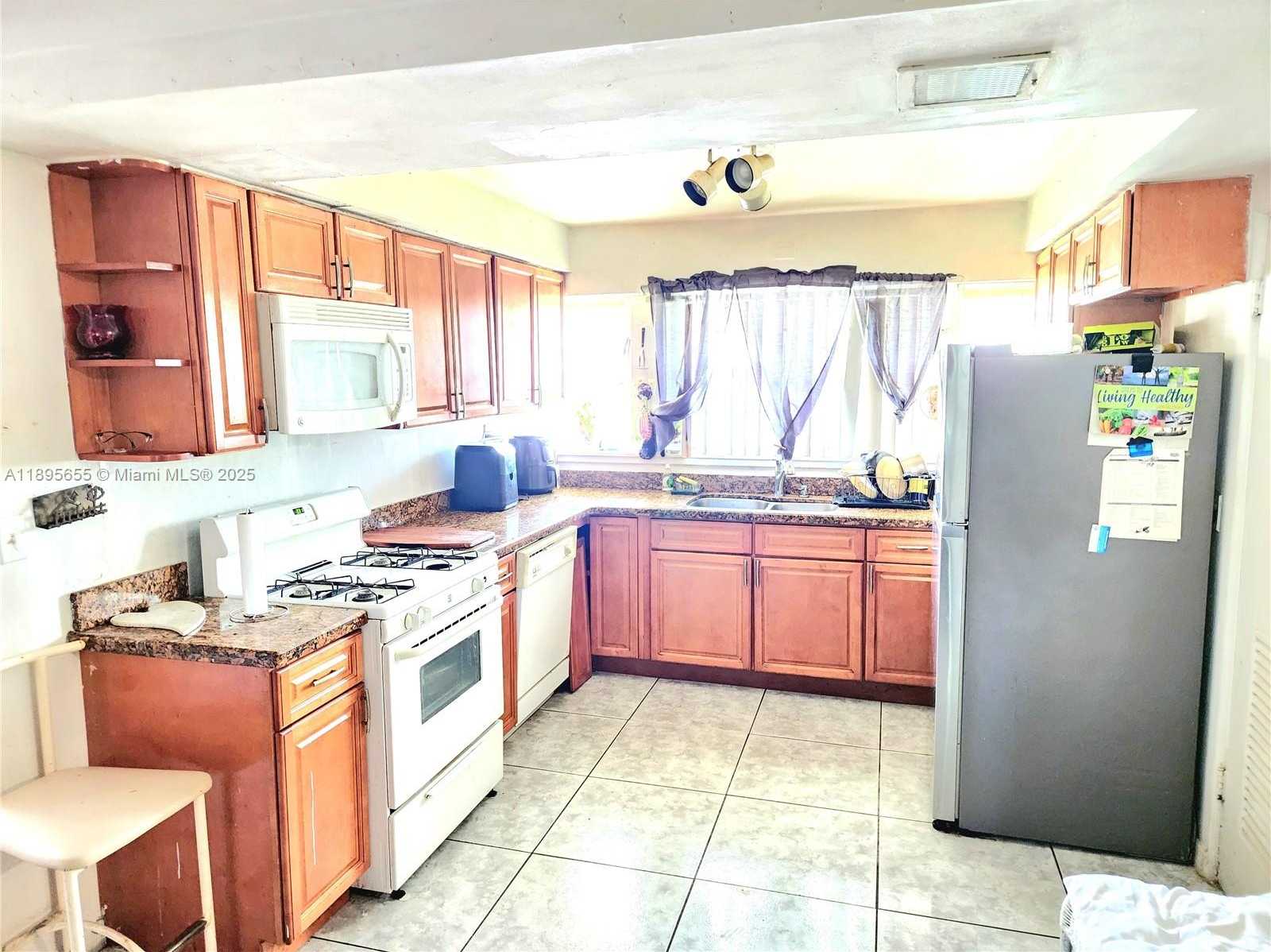 Small Image of 19700 NORTH WEST 3RD CT, Miami Gardens Number 3