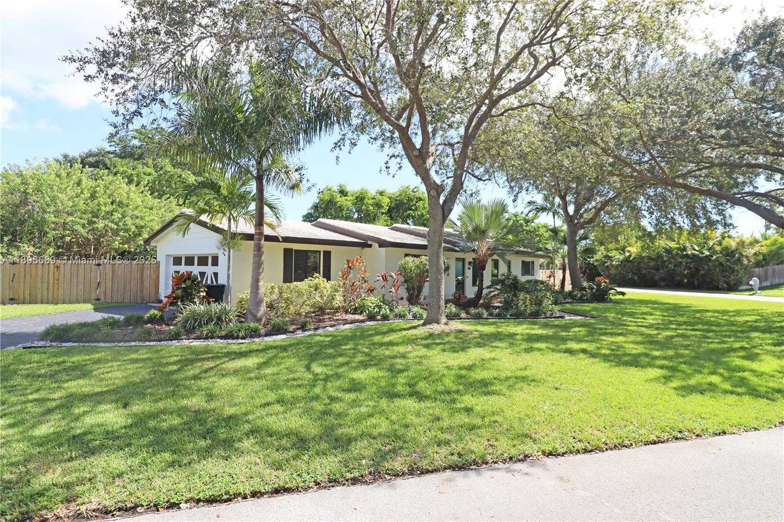 Small Image of 17191 SOUTH WEST 85TH AVE, Palmetto Bay Number 4