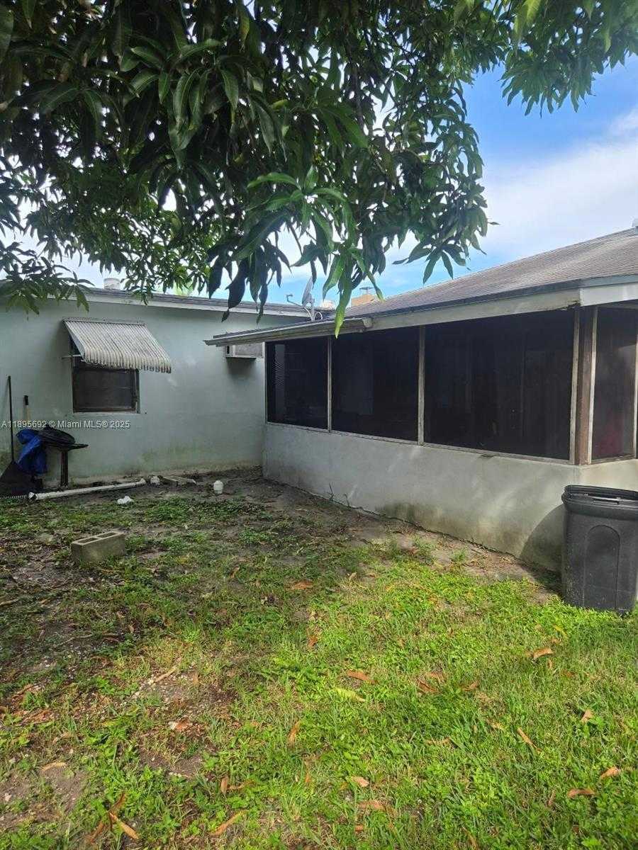 Small Image of 2016 EAGLE DR, Palm Beach Number 3