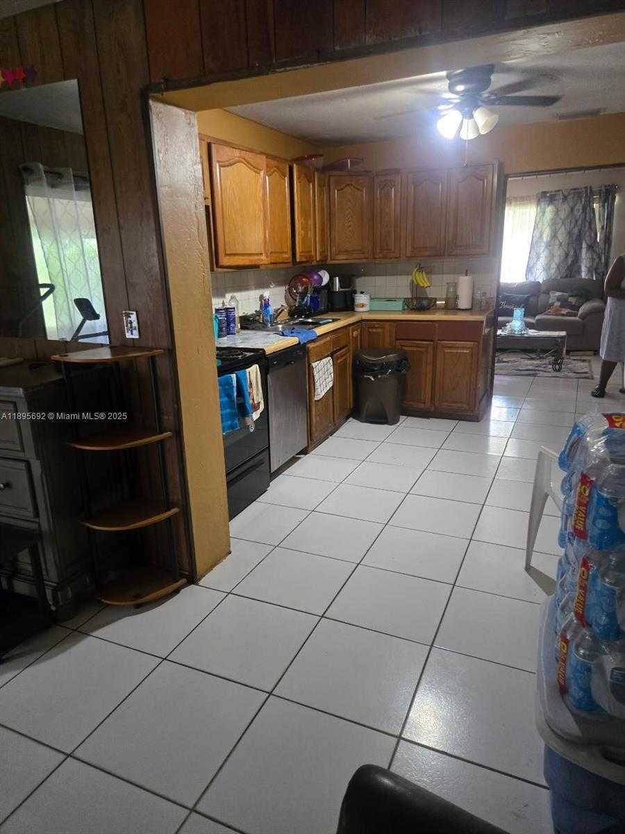 Small Image of 2016 EAGLE DR, Palm Beach Number 4