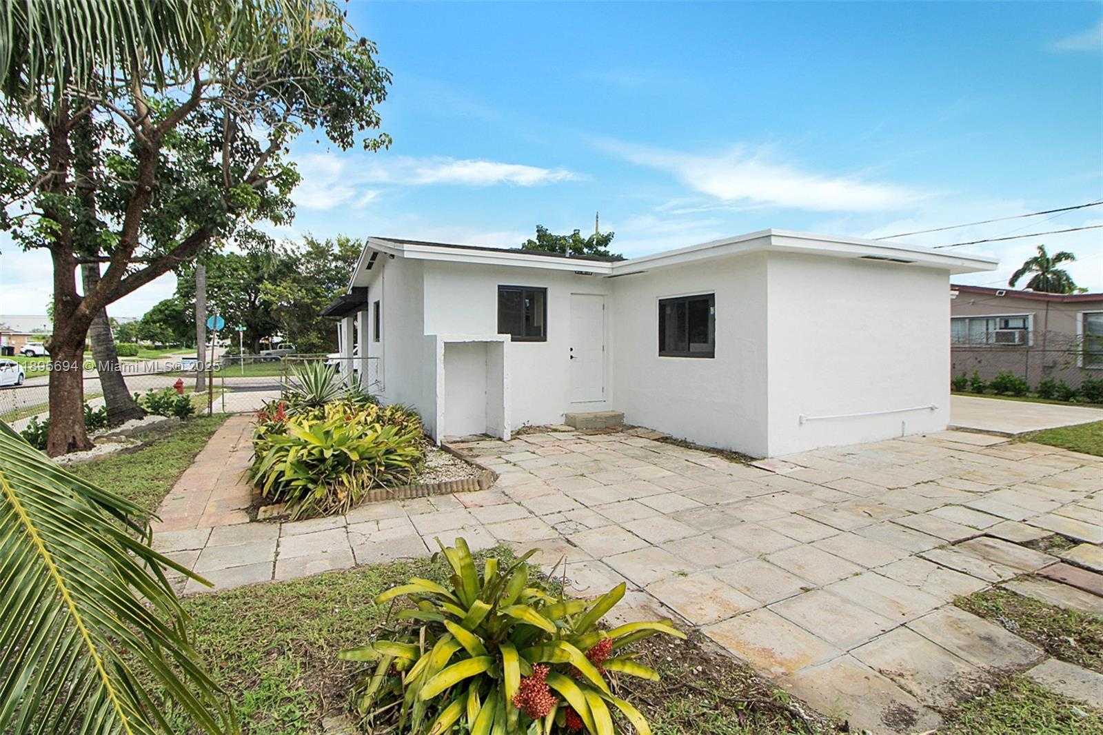 Small Image of 2880 SOUTH WEST 2ND ST, Fort Lauderdale Number 26