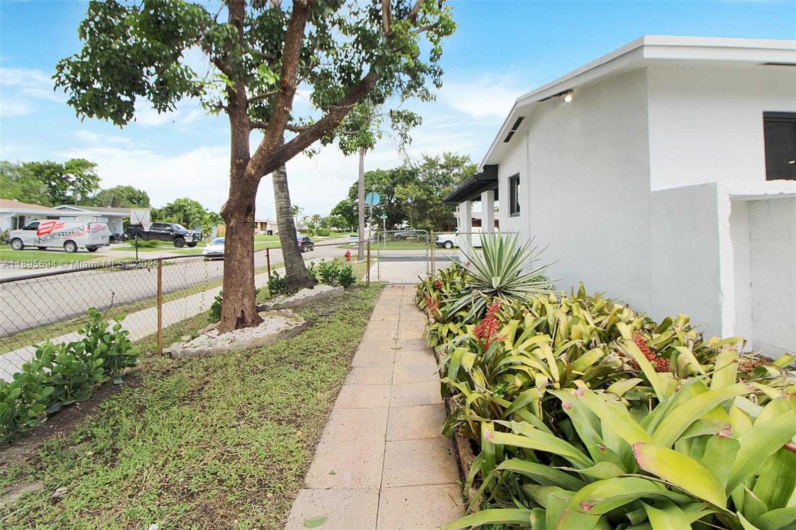 Small Image of 2880 SOUTH WEST 2ND ST, Fort Lauderdale Number 27