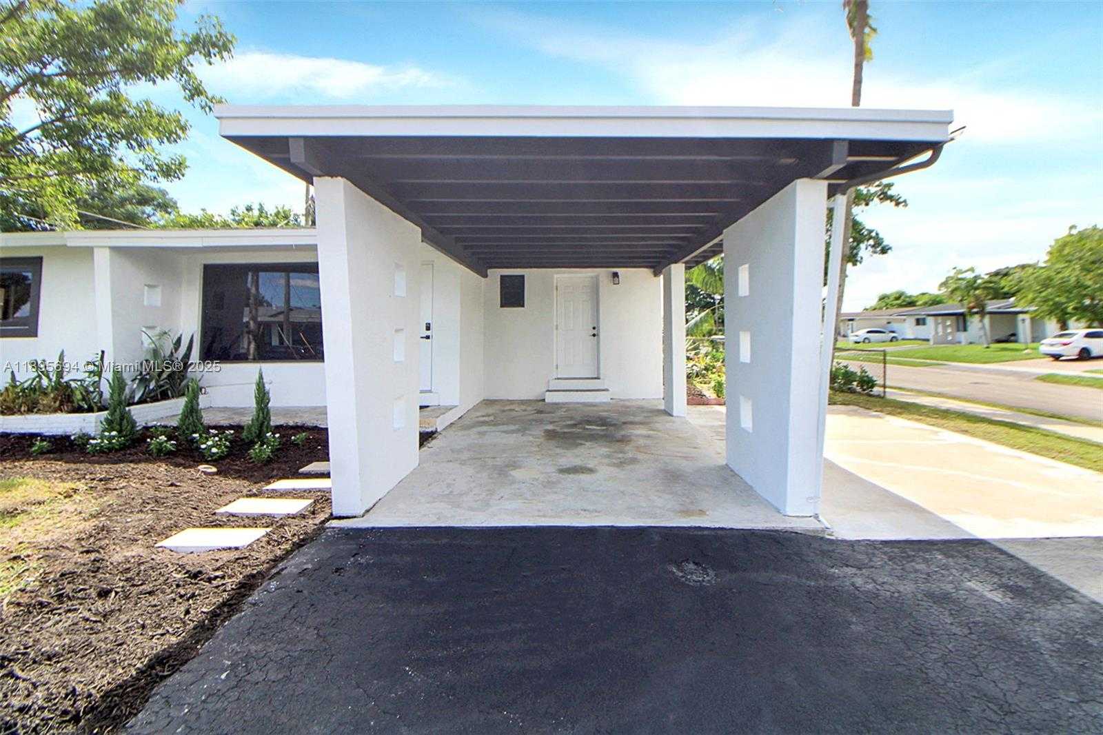 Small Image of 2880 SOUTH WEST 2ND ST, Fort Lauderdale Number 5